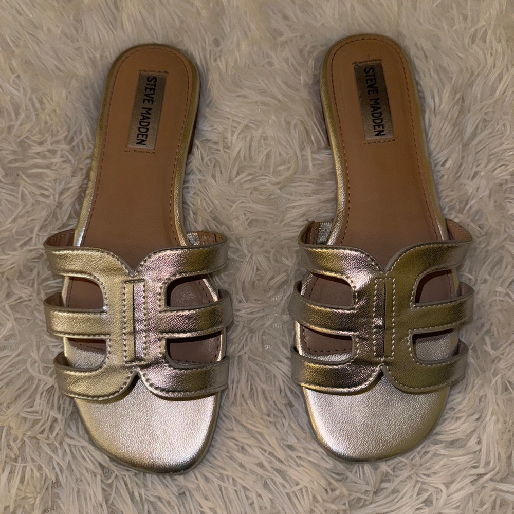 STEVE MADDEN SILVER SANDALS